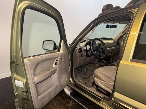Used 2003 Jeep Liberty Renegade AWD/4WD image 8