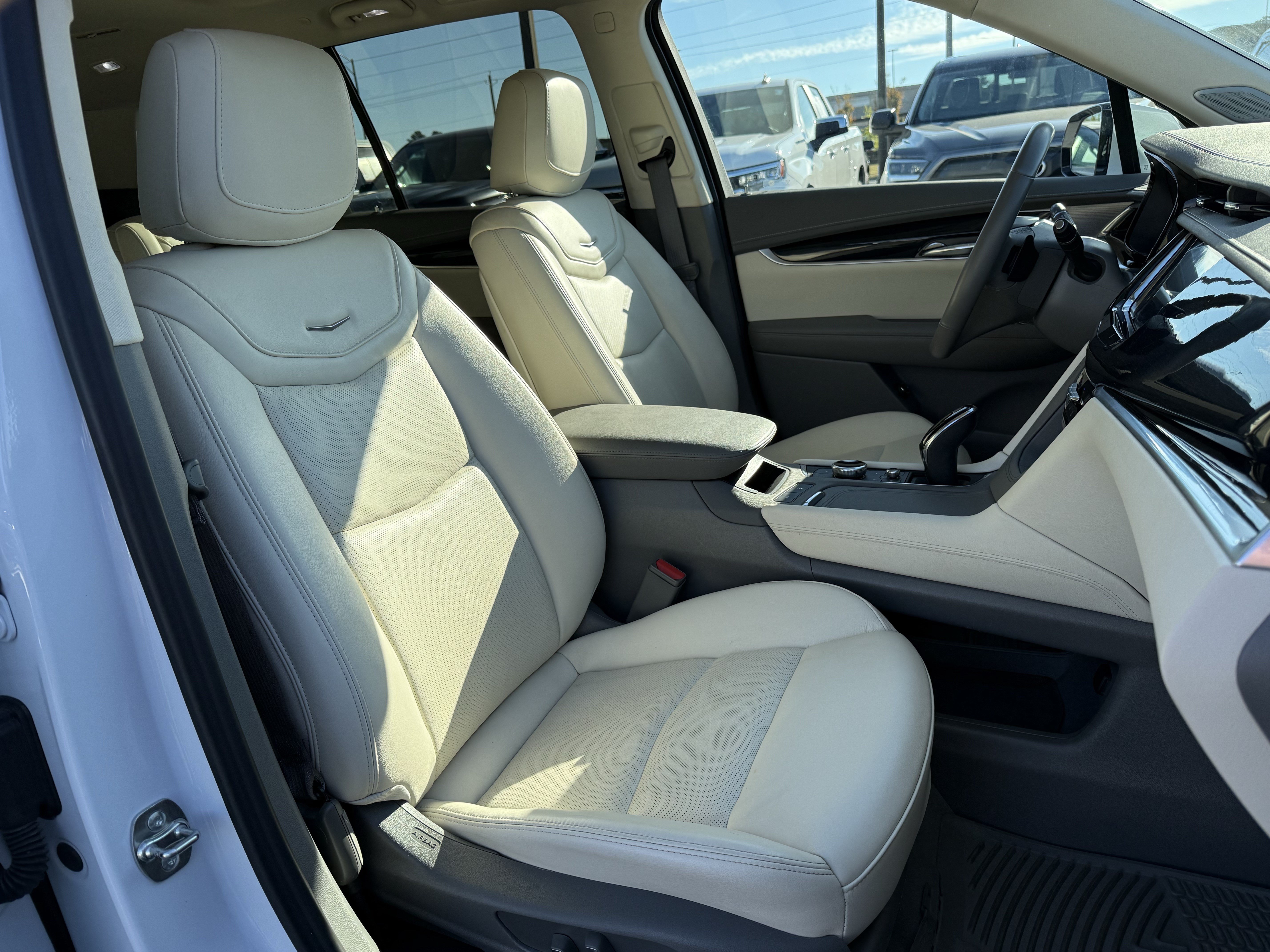 Used 2025 Cadillac XT6 Premium Luxury w/ Technology Package FWD image 37