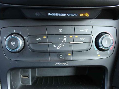 Used 2016 Ford Focus SE image 21