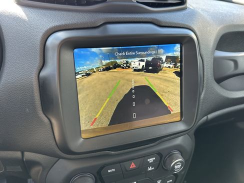 Used 2023 Jeep Renegade Trailhawk image 28