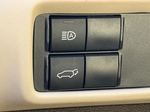 Used 2020 Toyota Highlander XLE FWD image 10
