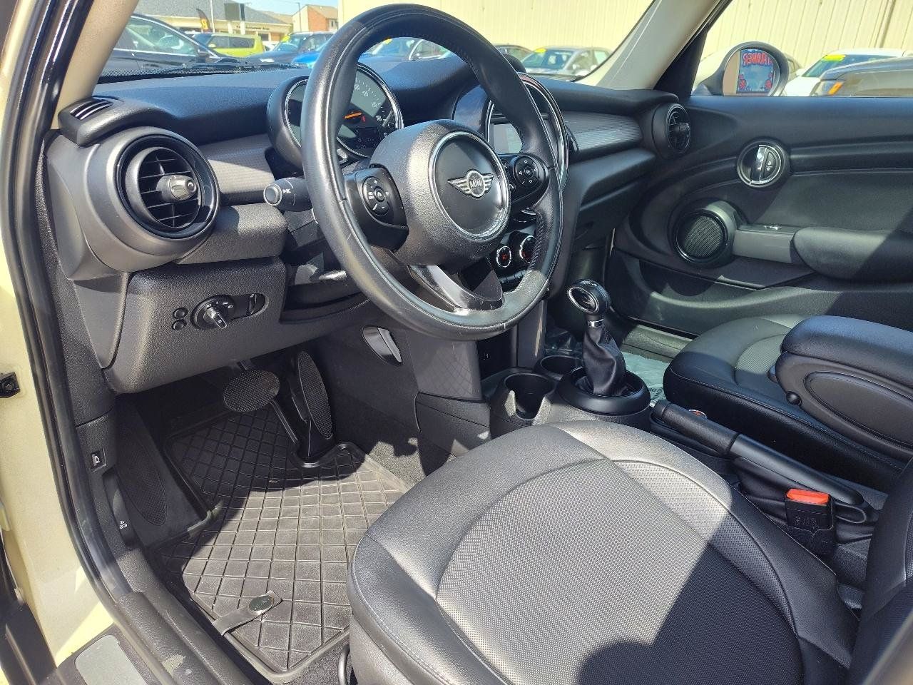 Used 2019 MINI Cooper 4-Door Hardtop FWD image 15