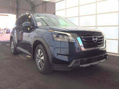 Used 2023 Nissan Pathfinder SL AWD/4WD image 4