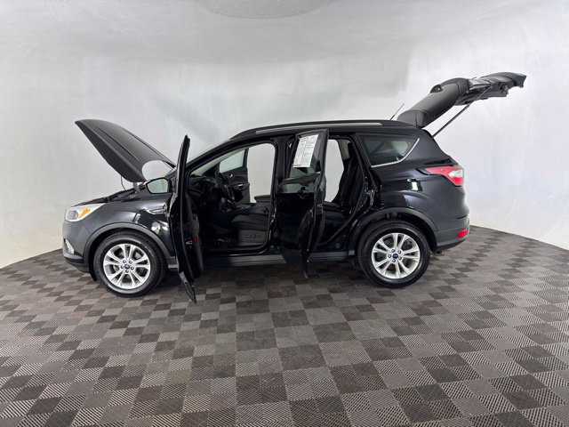 Used 2018 Ford Escape SE w/ Ford Safe & Smart Package FWD image 9