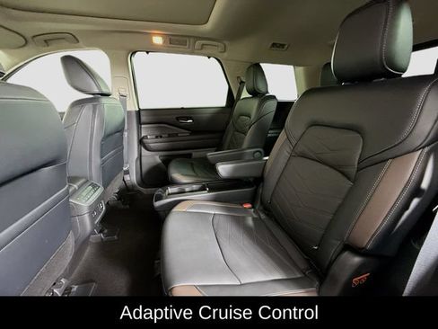 Used 2023 Nissan Pathfinder Platinum FWD image 11