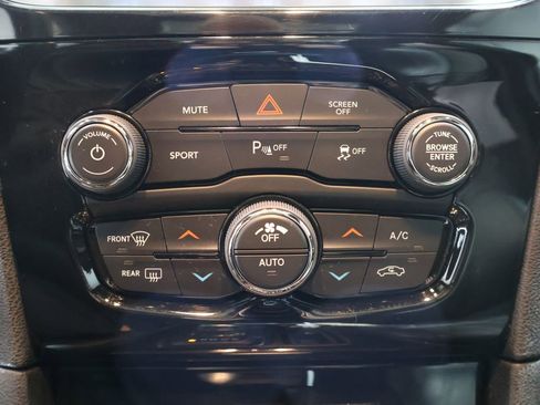 Certified 2018 Chrysler 300 S w/ 300S Premium Group image 36