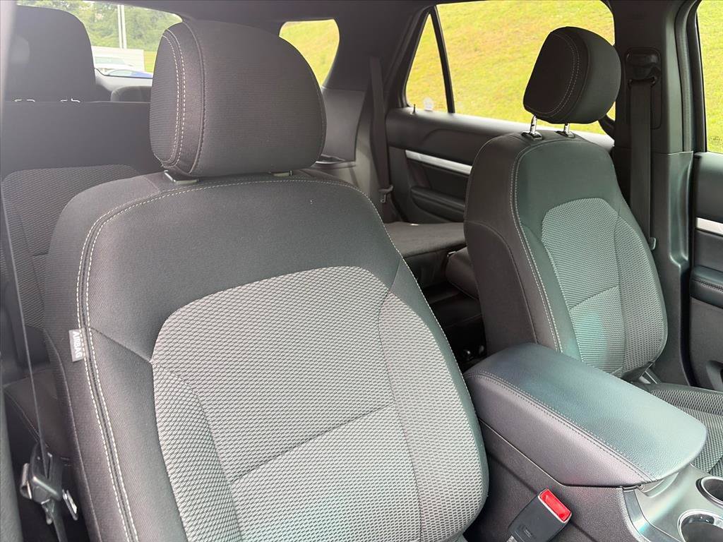Used 2017 Ford Explorer XLT w/ Equipment Group 201A FWD image 30