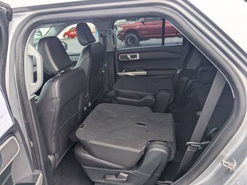 Used 2021 Ford Explorer XLT w/ Equipment Group 202A AWD/4WD image 9