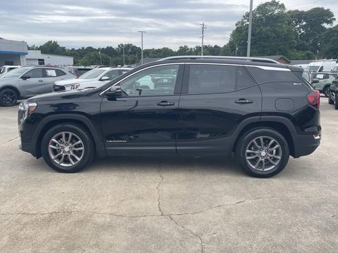Used 2024 GMC Terrain SLT FWD image 2