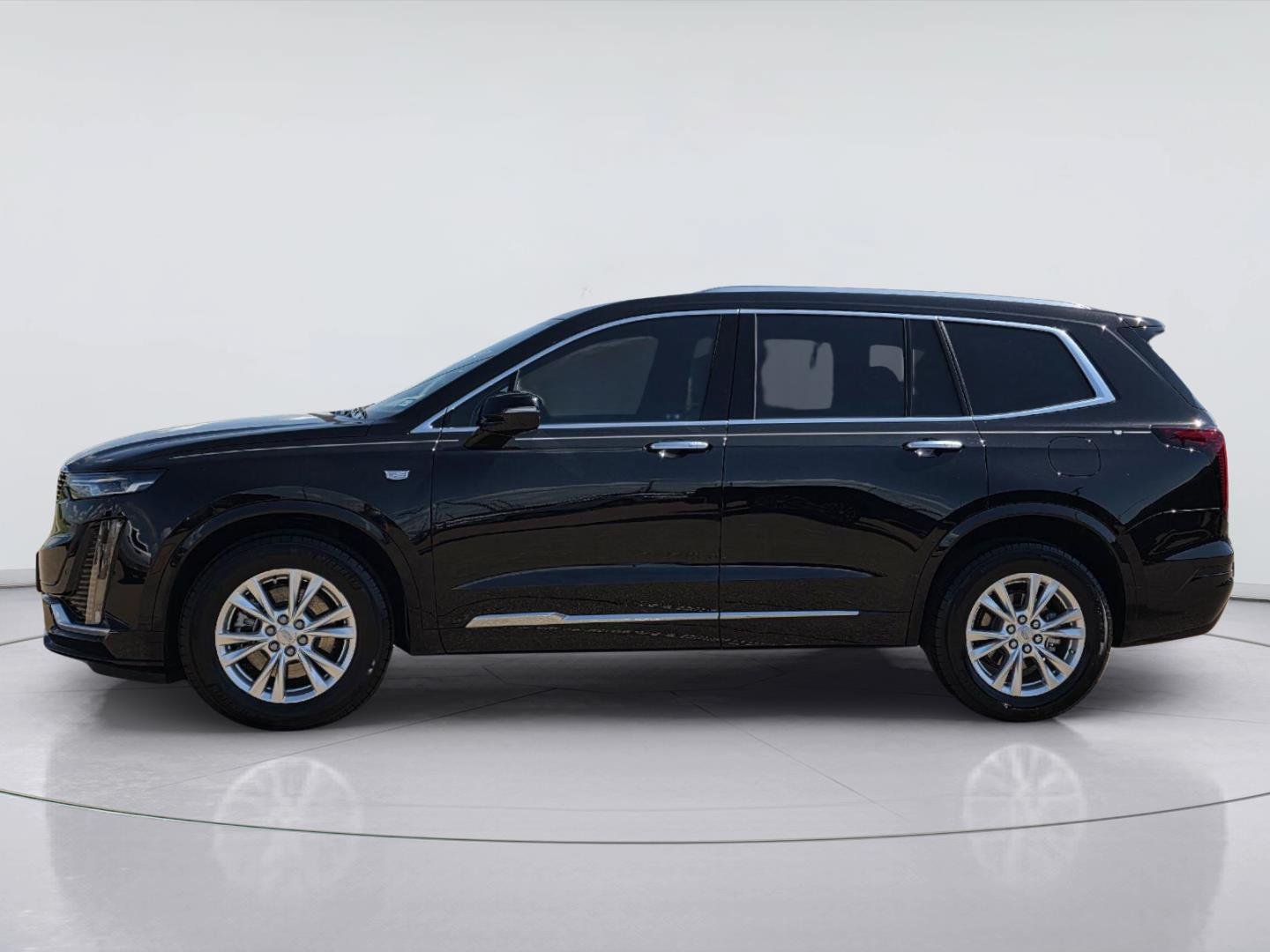 Used 2024 Cadillac XT6 Luxury w/ LPO, Floor Liner Package FWD image 8