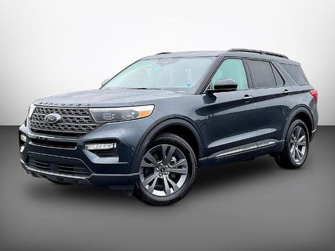 Certified 2023 Ford Explorer XLT w/ Equipment Group 202A AWD/4WD image 3