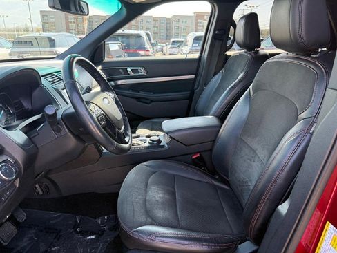 Certified 2018 Ford Explorer XLT w/ Equipment Group 202A AWD/4WD image 19