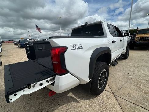 Used 2024 Toyota Tacoma TRD Off-Road AWD/4WD image 11