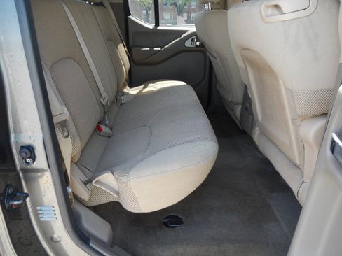 Used 2009 Nissan Frontier SE w/ SE Value Truck Pkg AWD/4WD image 33