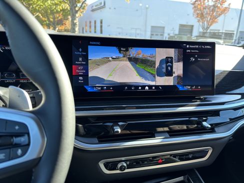 Certified 2025 BMW X5 M60i w/ Executive Package image 30