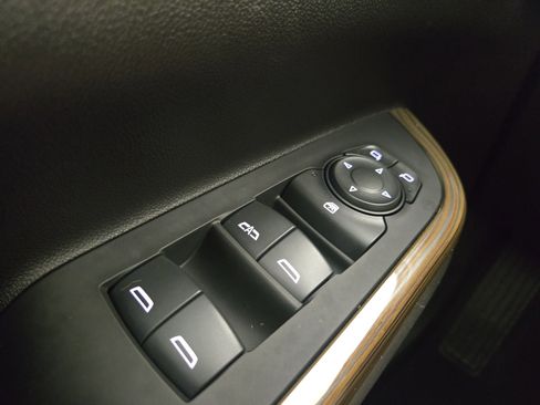 Certified 2023 GMC Acadia SLE w/ Driver Convenience Package image 32