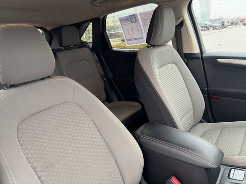 Used 2020 Ford Escape SE image 12