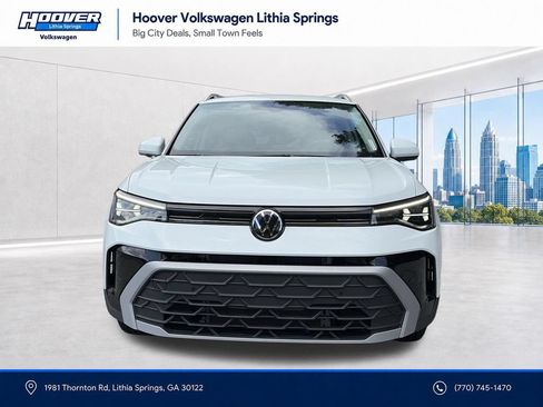 Certified 2025 Volkswagen Taos SE FWD image 28