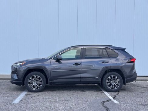 Used 2022 Toyota RAV4 XLE Premium AWD/4WD image 2