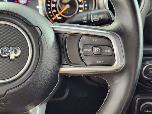 Used 2019 Jeep Wrangler Unlimited Sahara w/ Cold Weather Group AWD/4WD image 18
