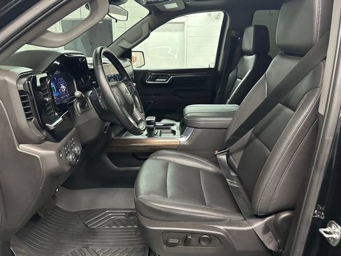 Used 2025 Chevrolet Silverado 1500 LT Trail Boss w/ LT Trail Boss Premium Package AWD/4WD image 19