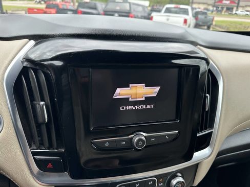 Used 2022 Chevrolet Traverse LS FWD image 15