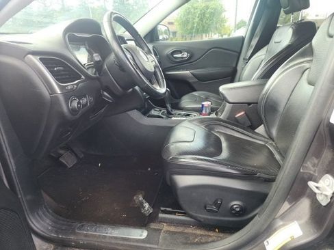 Used 2019 Jeep Cherokee Limited FWD image 6