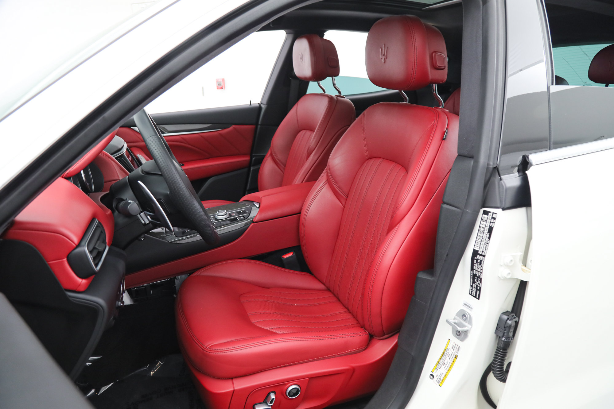 Used 2023 Maserati Levante GT AWD/4WD image 17