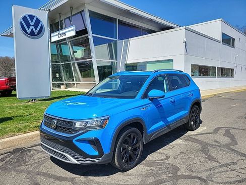 Certified 2023 Volkswagen Taos SE w/ Panoramic Sunroof Package AWD/4WD image 1