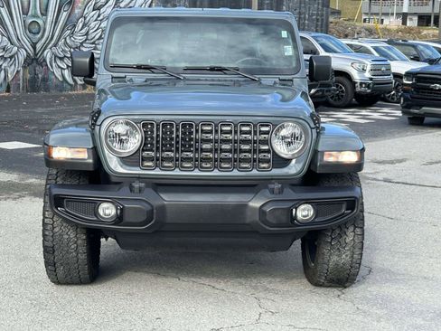 Used 2024 Jeep Gladiator Sport image 8