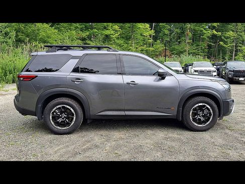 Used 2025 Nissan Pathfinder Rock Creek AWD/4WD image 9