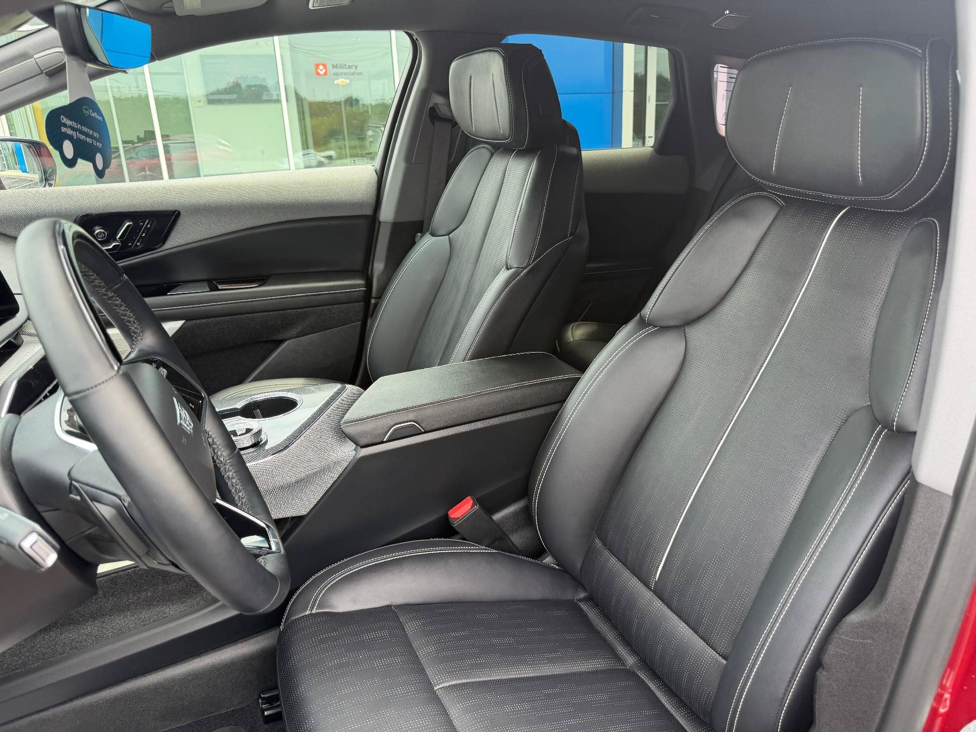 Certified 2025 Cadillac Optiq Sport 2 w/ LPO, Floor Liner Package AWD/4WD image 18