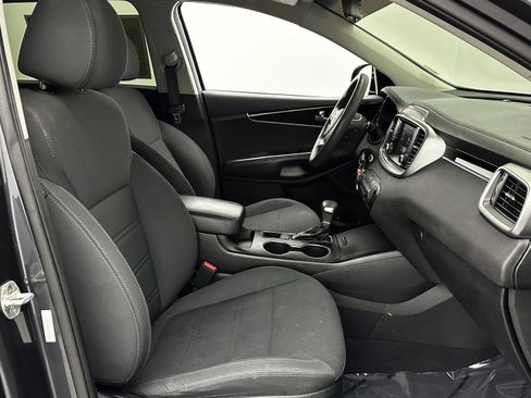 Used 2019 Kia Sorento LX image 35