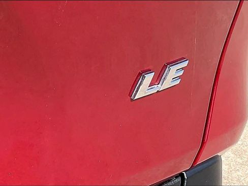 Used 2021 Toyota RAV4 LE FWD image 10