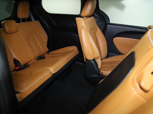 Used 2022 Chrysler Pacifica Pinnacle image 43