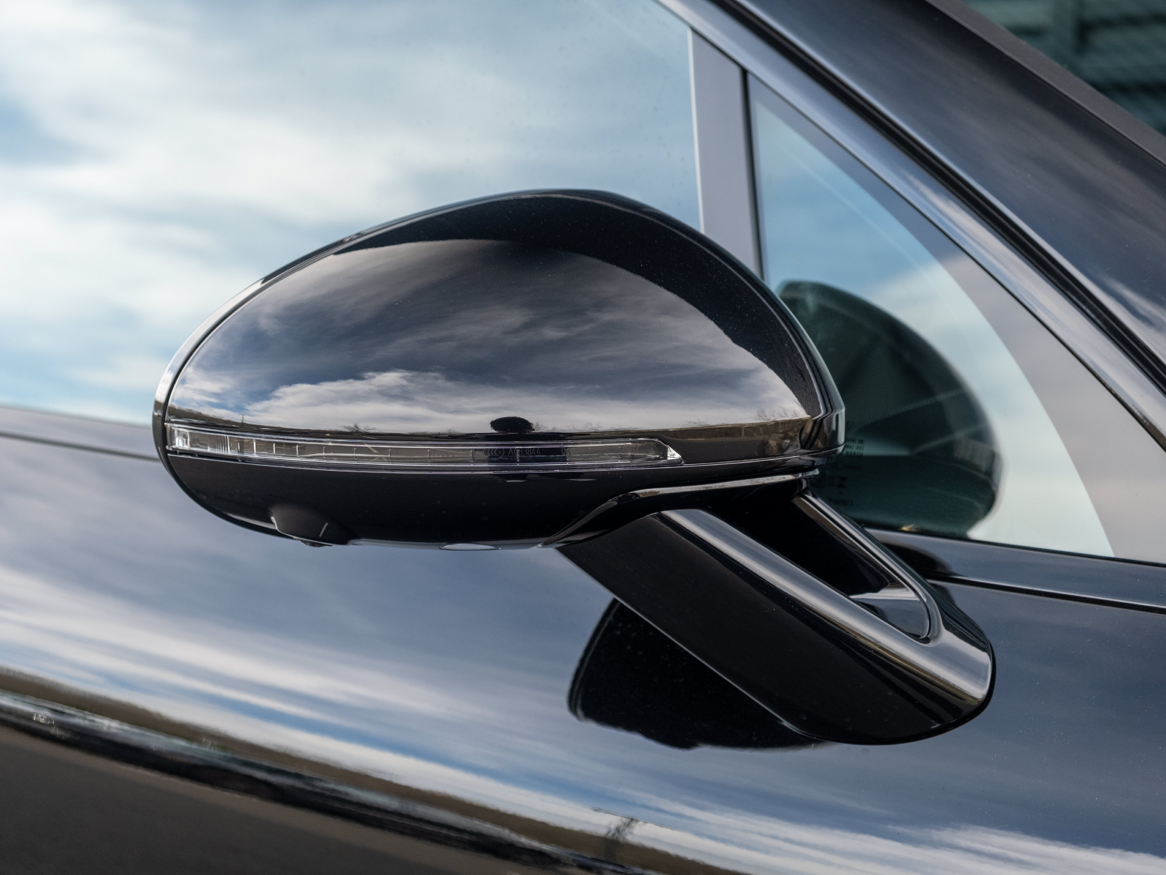 Certified 2026 Porsche Macan AWD/4WD image 17