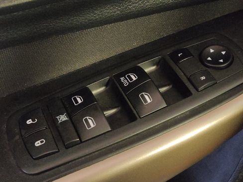 Used 2018 Jeep Cherokee Latitude w/ Altitude Package image 27