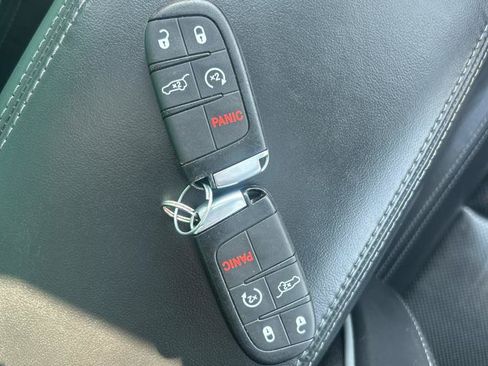 Used 2019 Jeep Grand Cherokee Overland AWD/4WD image 23