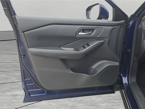 Used 2025 Nissan Rogue SV FWD image 12