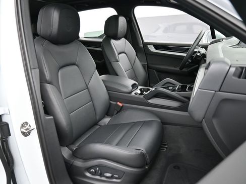 New 2026 Porsche Cayenne AWD/4WD image 30