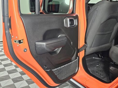 Used 2023 Jeep Wrangler Unlimited AWD/4WD image 32