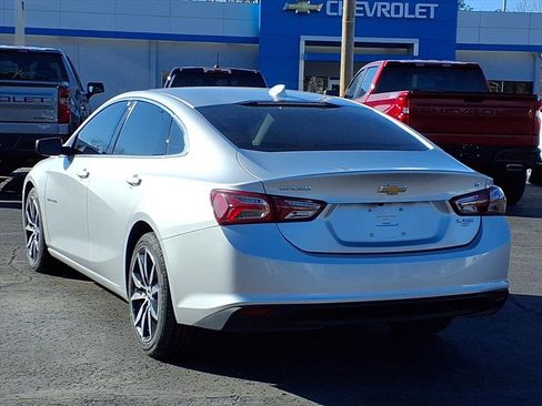 Used 2022 Chevrolet Malibu LT image 2