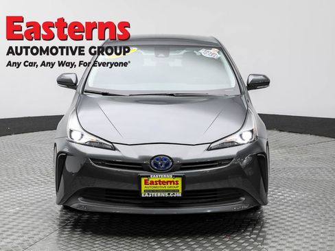 Used 2022 Toyota Prius LE image 2