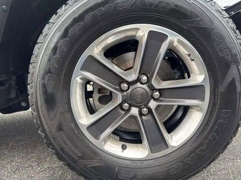 Used 2022 Jeep Wrangler Unlimited Sahara w/ Cold Weather Group image 19