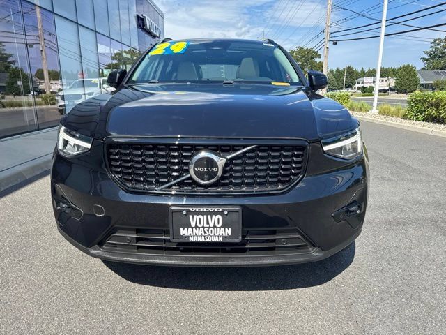 Certified 2024 Volvo XC40 B5 Plus w/ Protection Package Premier AWD/4WD image 7