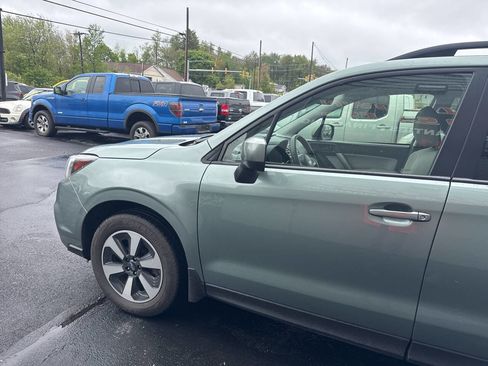 Used 2018 Subaru Forester 2.5i Premium w/ All-Weather Package image 4