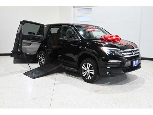 Used 2017 Honda Pilot EX-L image 2
