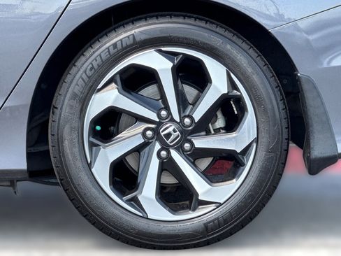 Used 2017 Honda Accord EX image 11