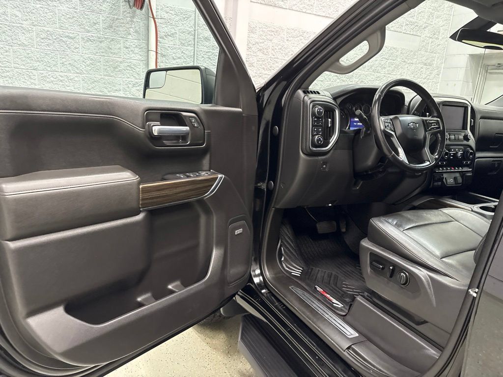 Used 2021 Chevrolet Silverado 1500 LT Trail Boss w/ Convenience Package II AWD/4WD image 15