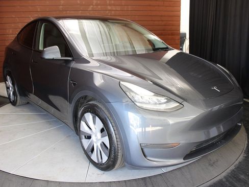 Used 2023 Tesla Model Y Long Range image 52